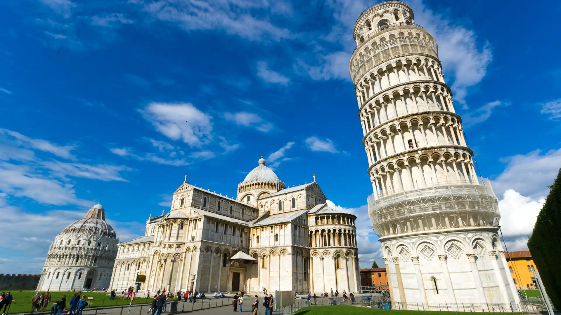 Wide-angle view of the Leaning Tower of Pisa, with its stunning backdrop of the sky and cathedral.